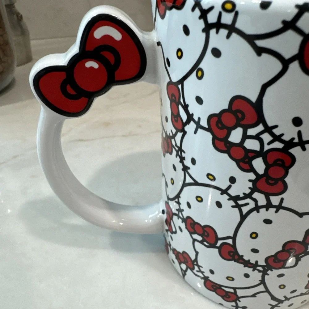 Hello Kitty Universal Studios Sanrio Ceramic Coffee Cup Tea Mug Cup With Bow NEW